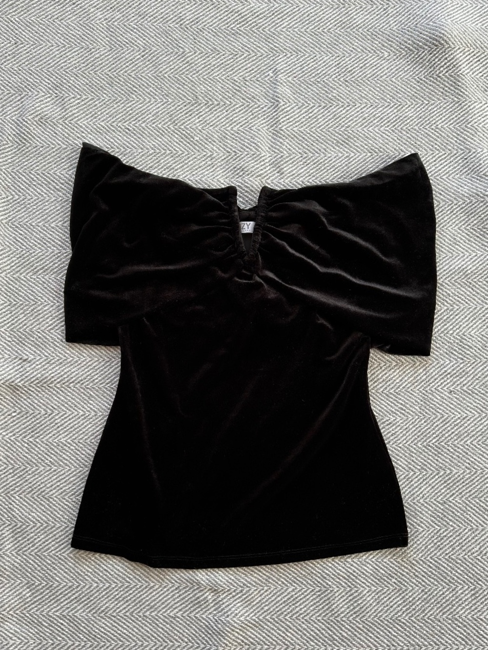 Suzy Shier ⎮ Off-shoulder Velvet Top